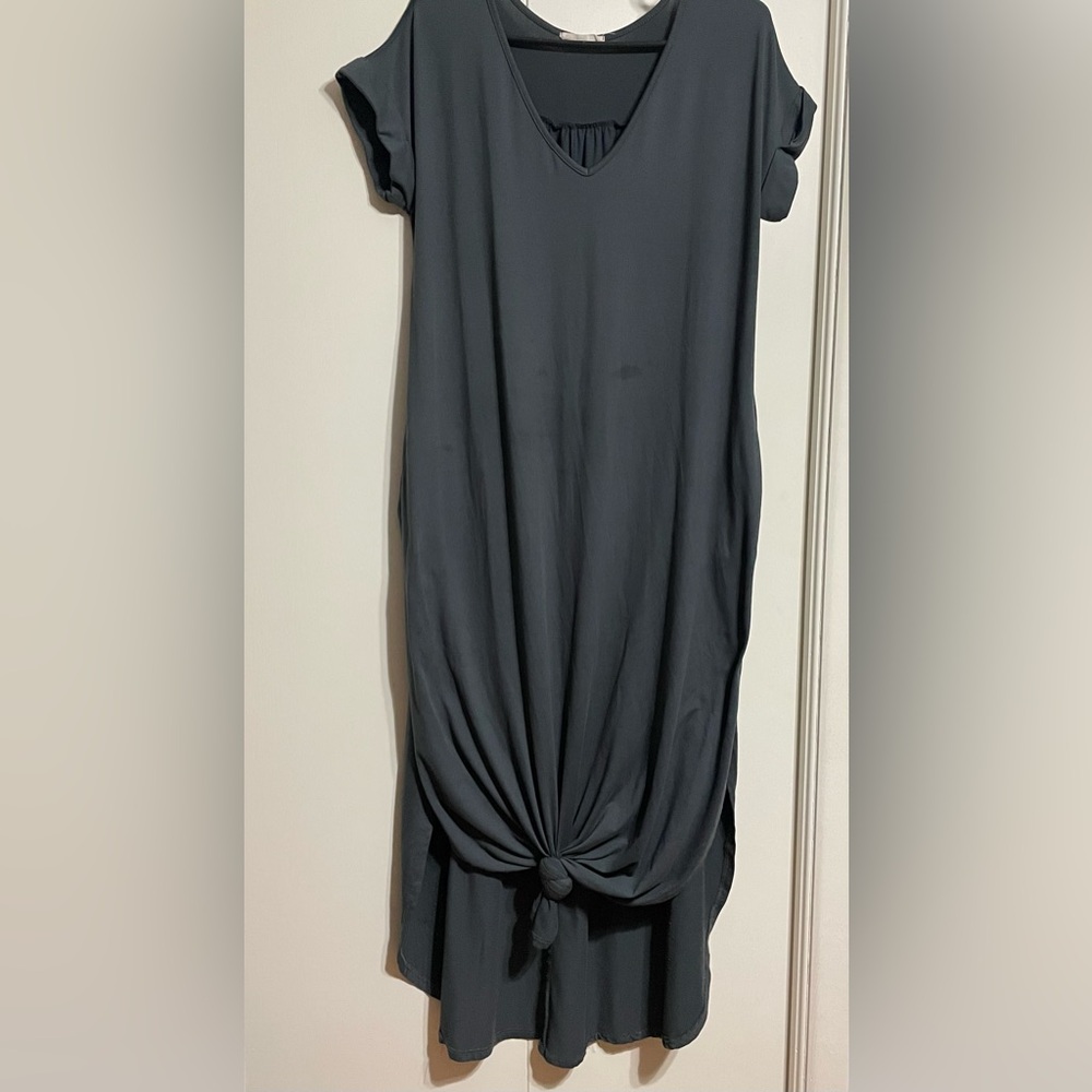 Women’s Maxi dress! Size small but runs a little big. Has pockets!